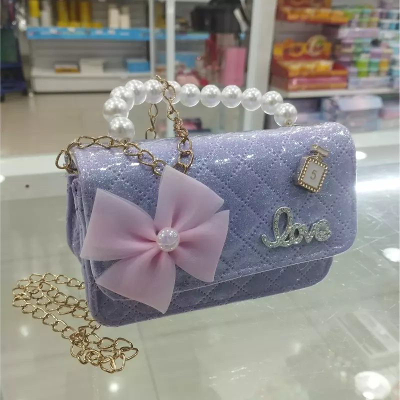Carterita Love con cadena.
