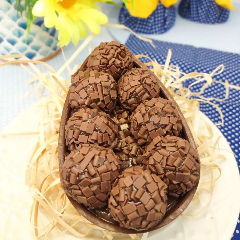 Ovo de Colher Brigadeiro