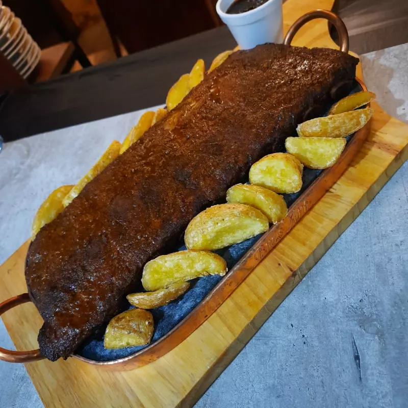 COSTELINHA BBQ COM BATATA RÚSTICA