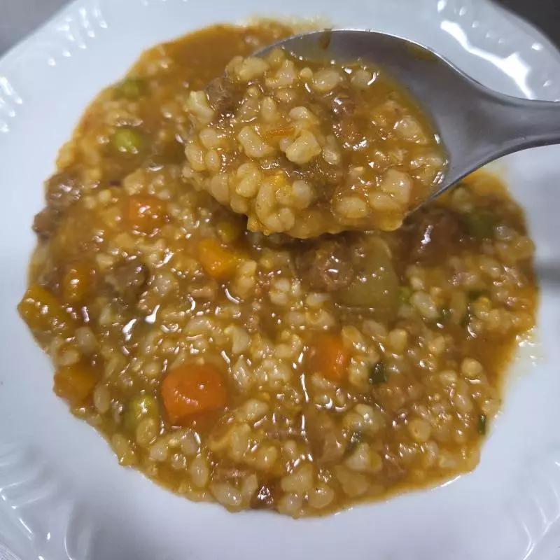 Arroz cateto com carne de panela