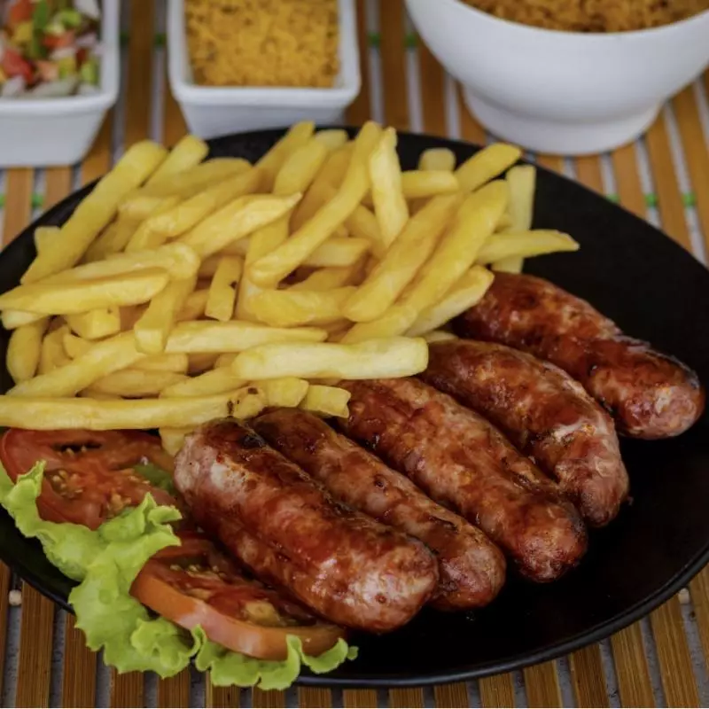 Linguiça grelhada com baião