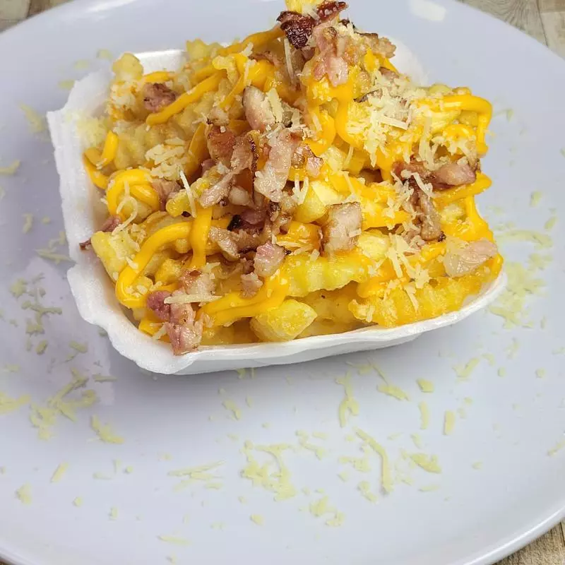 Batata frita P c/ cheddar e bacon
