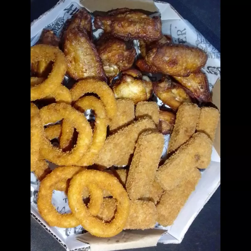 PASSARINHO ANEL DE CEBOLA E NUGGETS