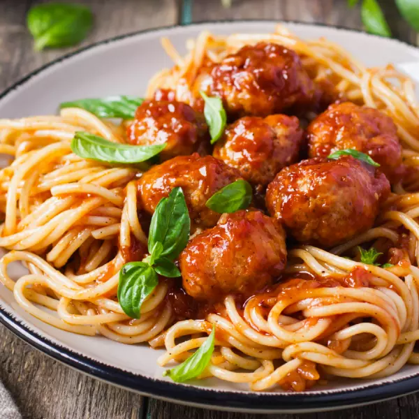 Macarrão com Almondegas G