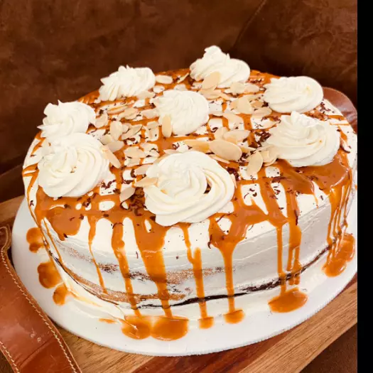 Torta arequipe y almendras CENTENO