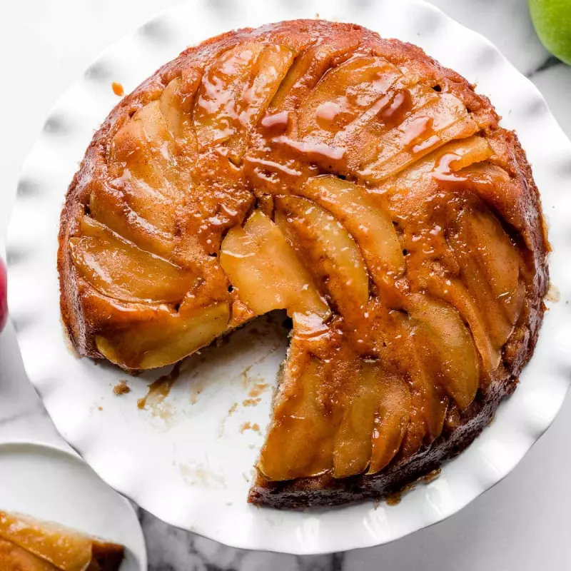 Queque volcado de manzana