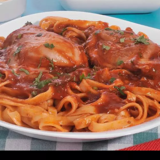 Frango assado c/ macarrão bolonhesa