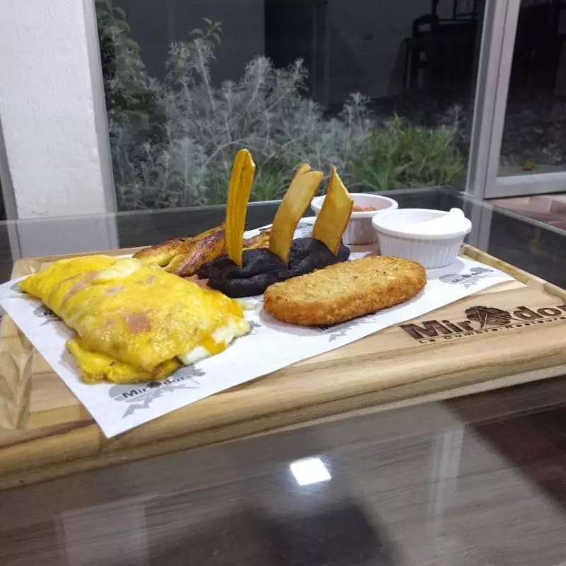 OMELETTE RELLENO Stuffed omelette