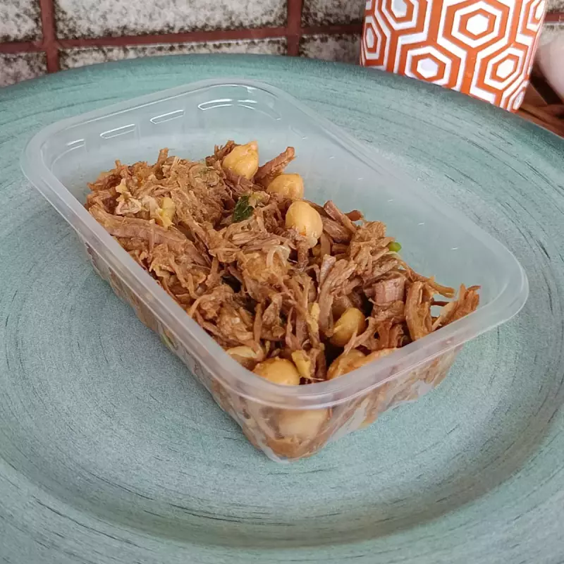 Carne Desfiada com grão de bico(copy)