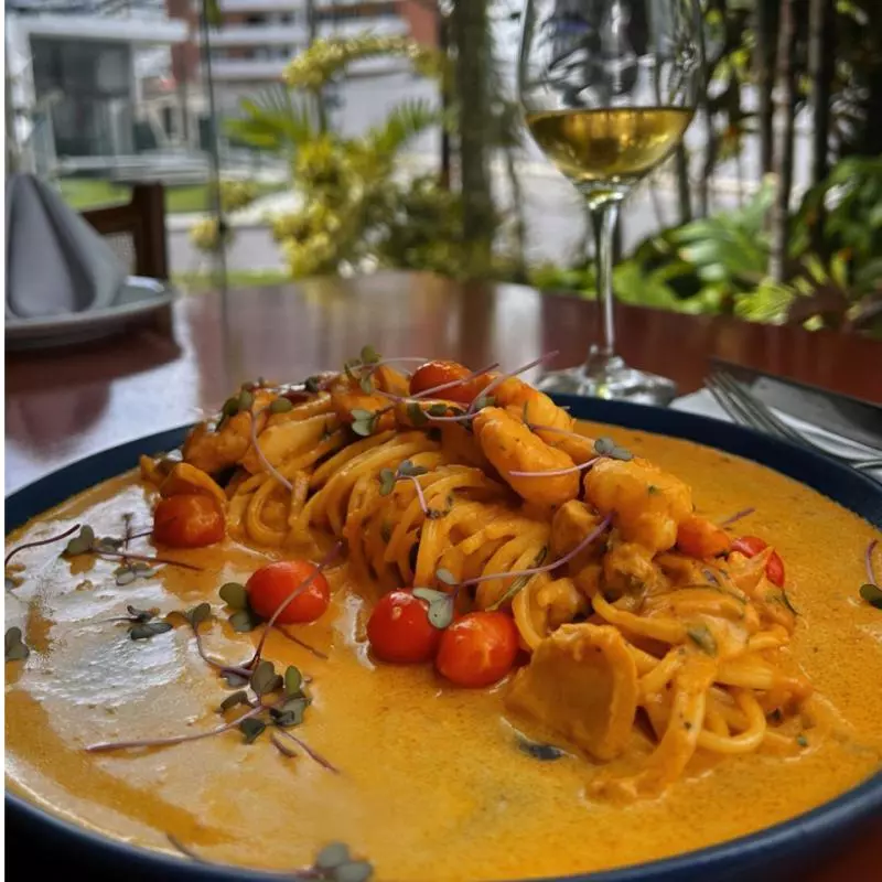 SPAGHETTI COM FRUTOS DO MAR