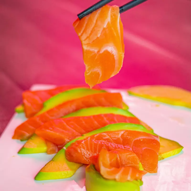 Sashimi de salmón o atún