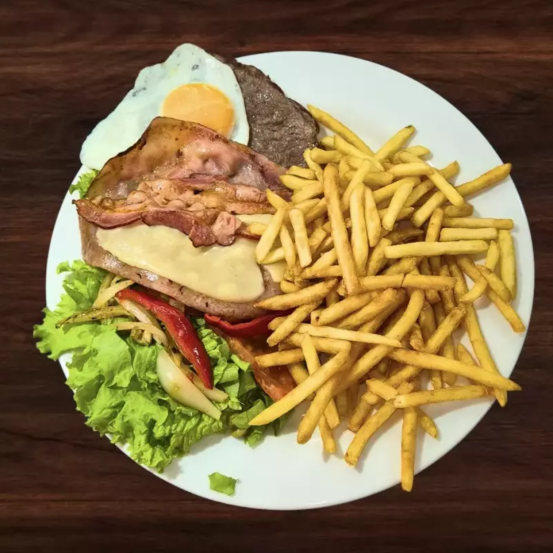 Chivito DELI al plato con guarnición