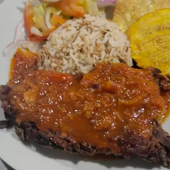 Sobrebarriga en salsa