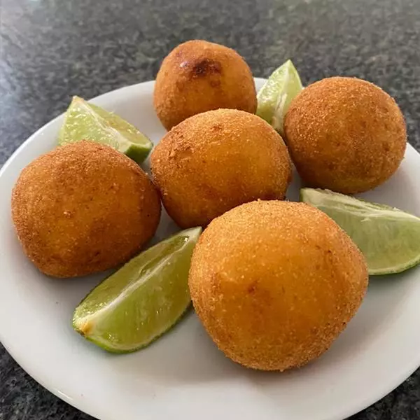 Bolinho de Mandioca com Queijo