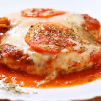 FILÉ DE FRANGO A PIZZAIOLO