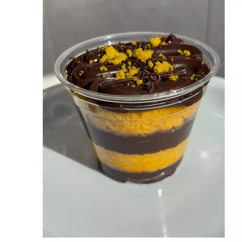 Bolo no pote cenoura c/ chocolate