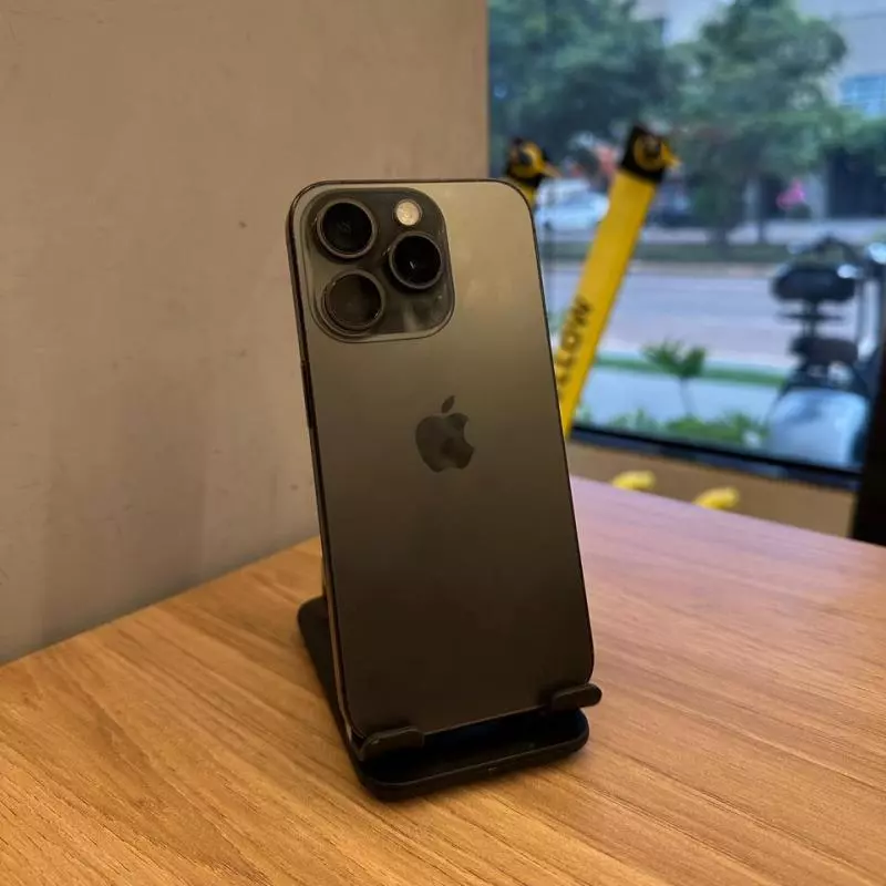 15 PRO 256GB PRETO TITÂNIO