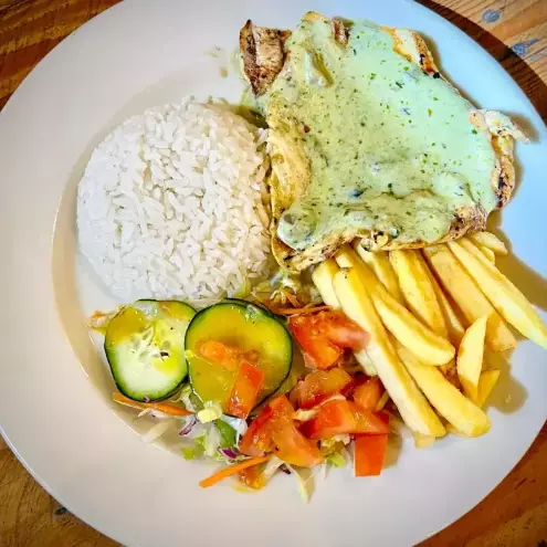 PECHUGA EN SALSA PESTO CON CHAMPIÑON