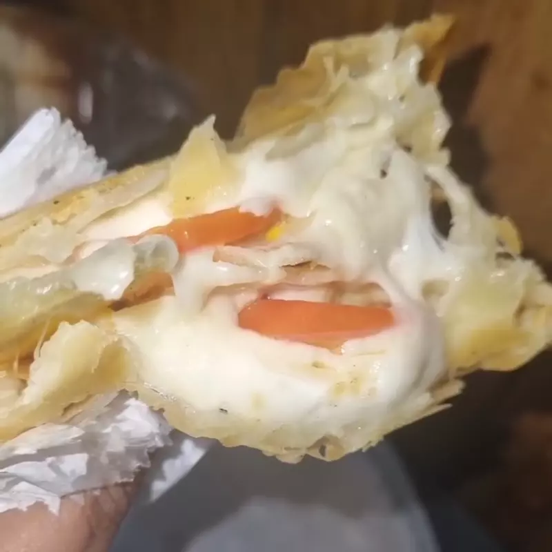 Pastel de queijo tomate e milho