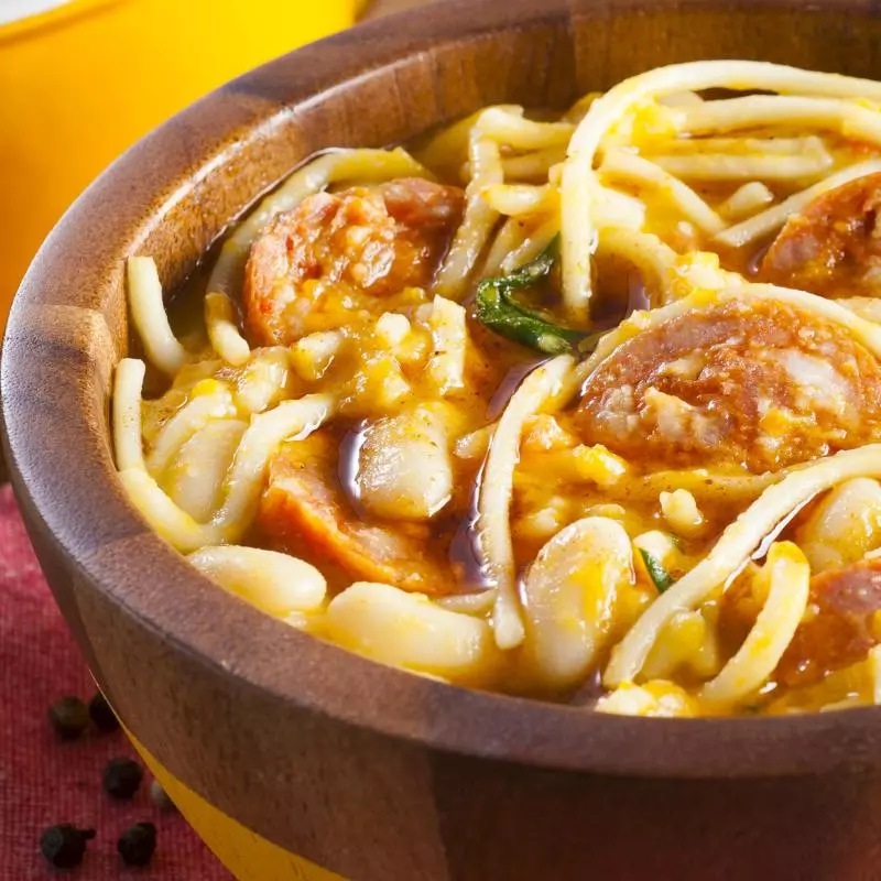 Porotos con Longaniza