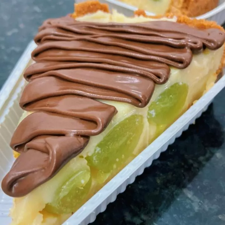 TORTA DE UVA C/ NINHO E NUTELLA.