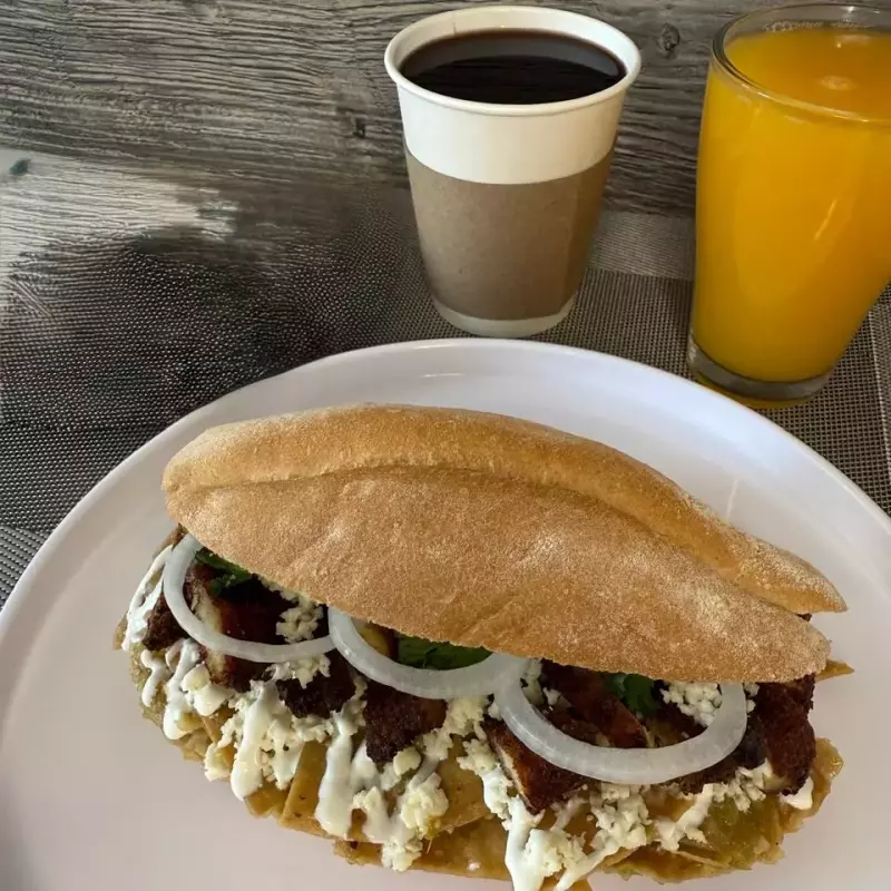 Desayuno completo-torta chilaquiles