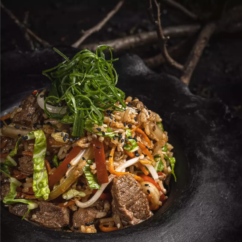 WOK DE VEGETALES Y ARROZ CON LOMO