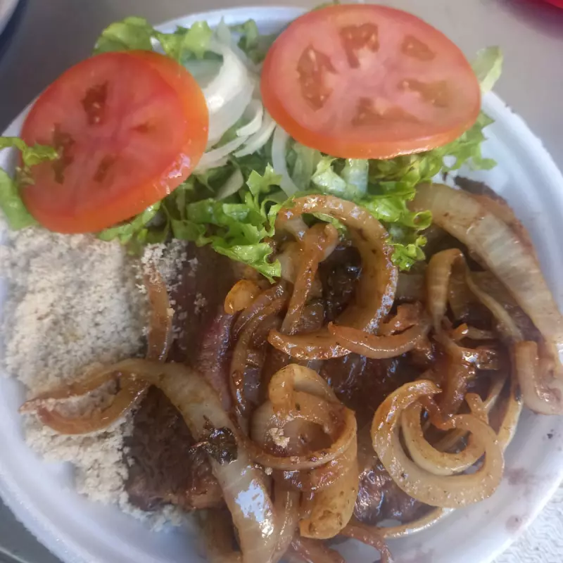 Bife acebolado refeição