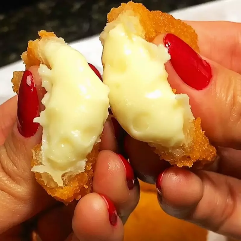 ALMOFADINHA  DE QUEIJO GOUDA