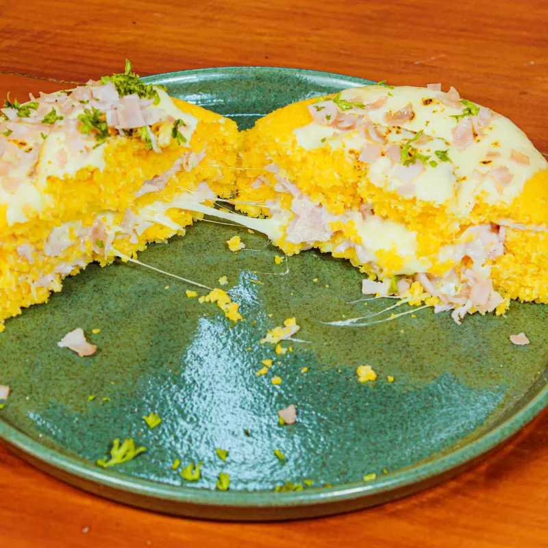 Cuscuz de Queijo com Presunto