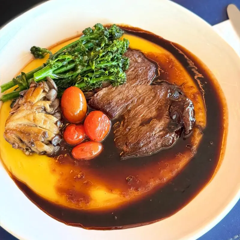 STEAK DE FILÉ COM PURÊ DE BAROA