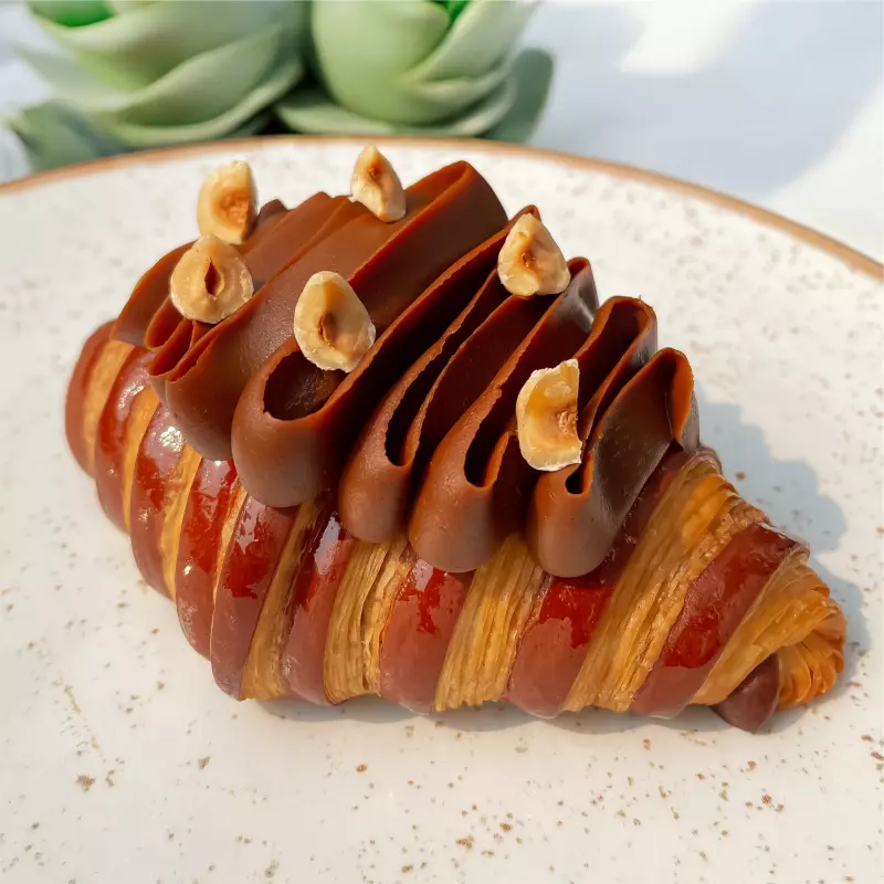 Croissant Relleno de dulce de leche