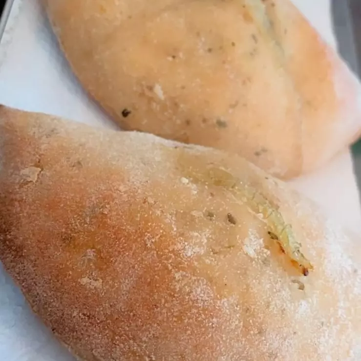 Empanada veg cebola na manteiga
