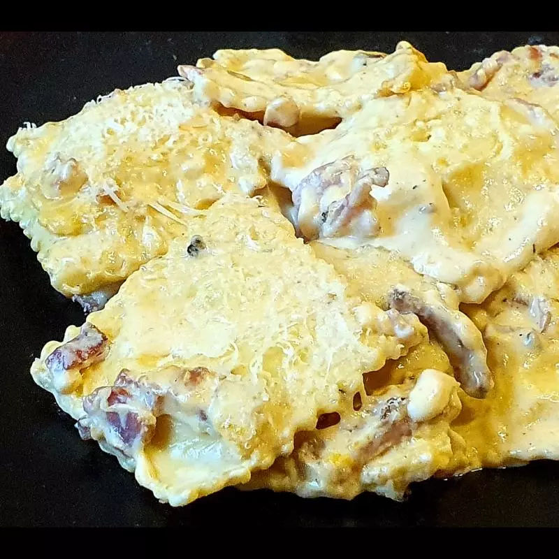 Raviolis Carne Salsa Carbonara