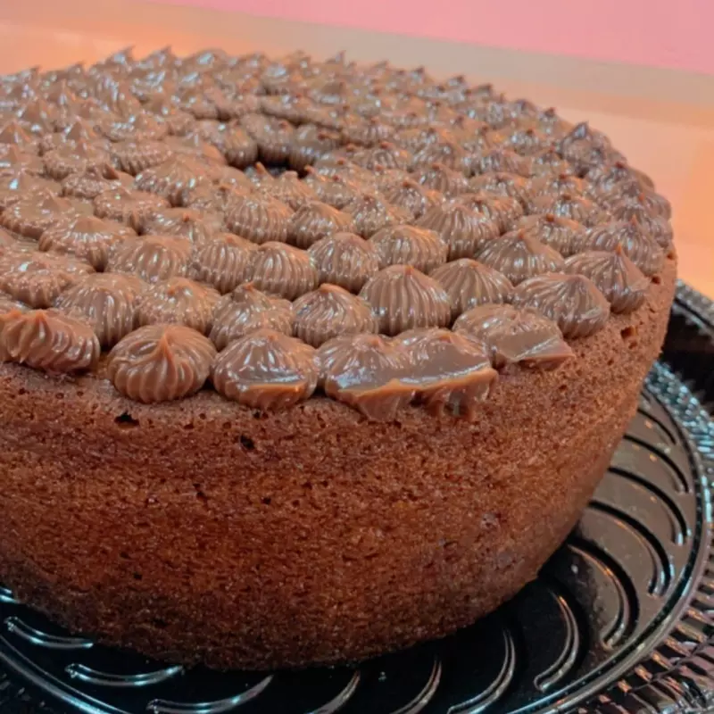 Bolo de chocolate c/ cobertura