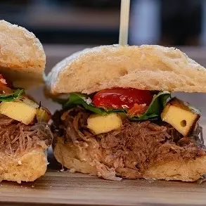 Lanche de Costela Assada