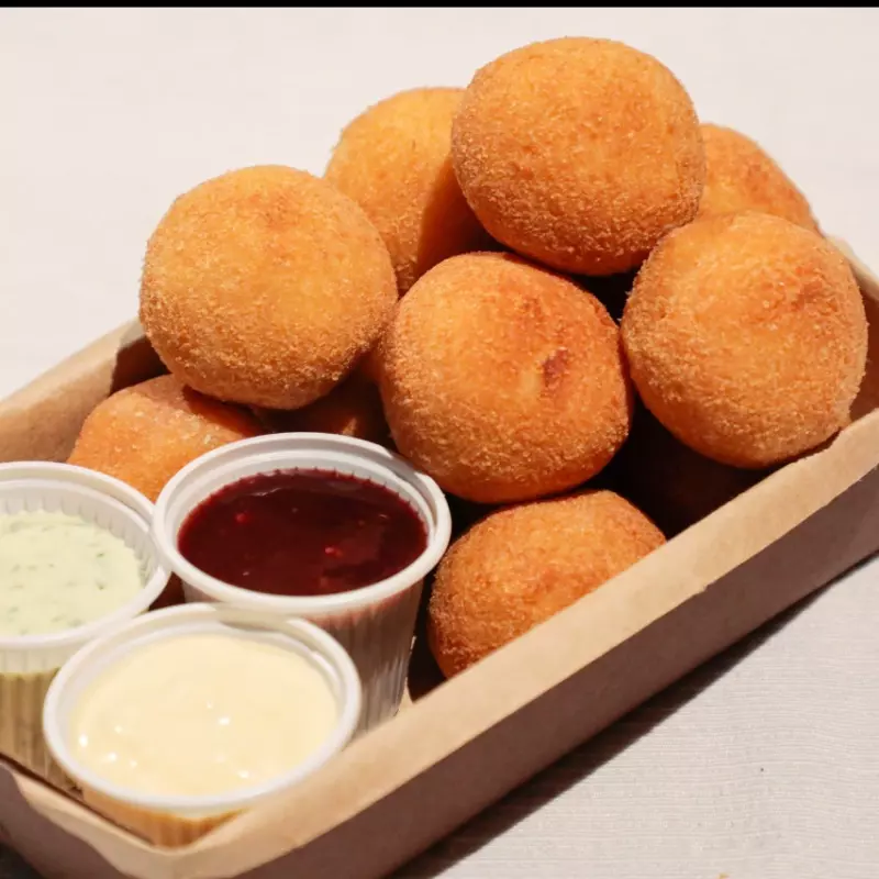 Mini bolinha de calabresa