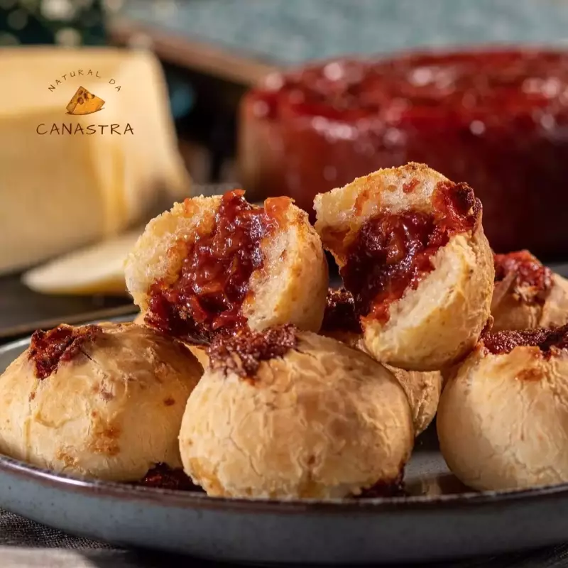 Pão de Queijo Recheado c/ Goiabada