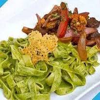 Fettuccine al pesto + lomo saltado