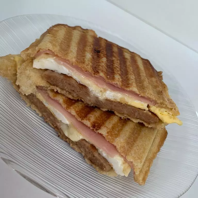 Sanduiche ovo,presunto,queijo,hamburgue