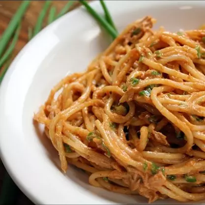 Espaguete na Chapa de Atum