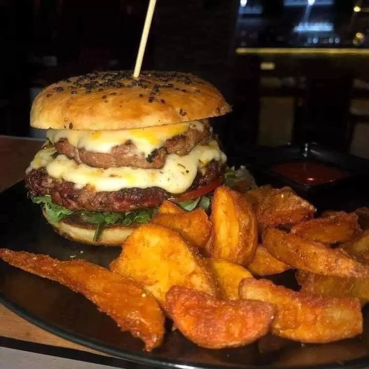 Hamburguesa clásica americana doble con queso