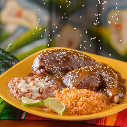 Pollo con mole negro