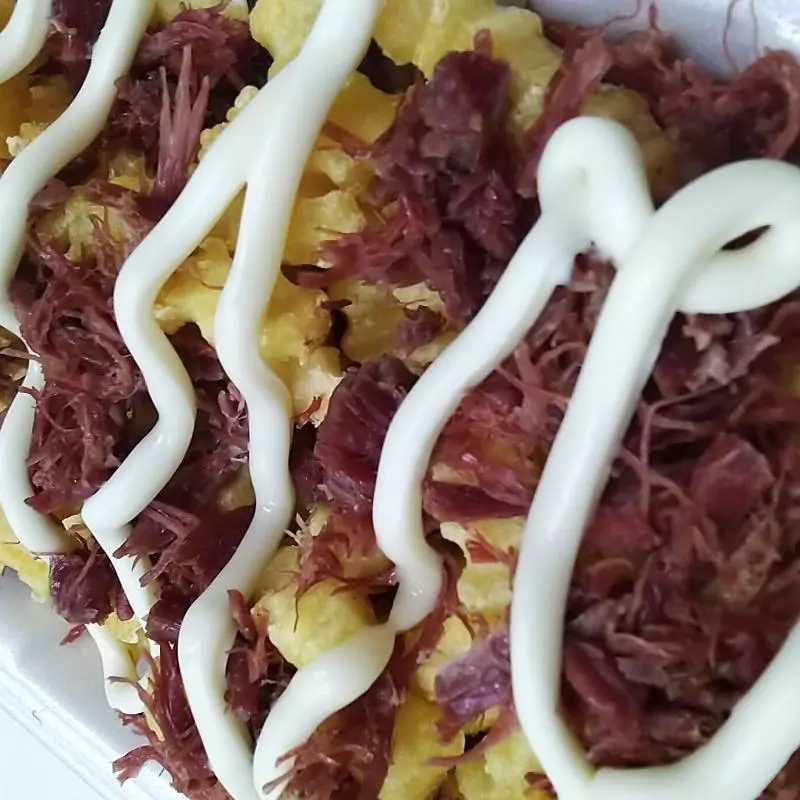 Fritas com carne seca cheddar e Catupiry.