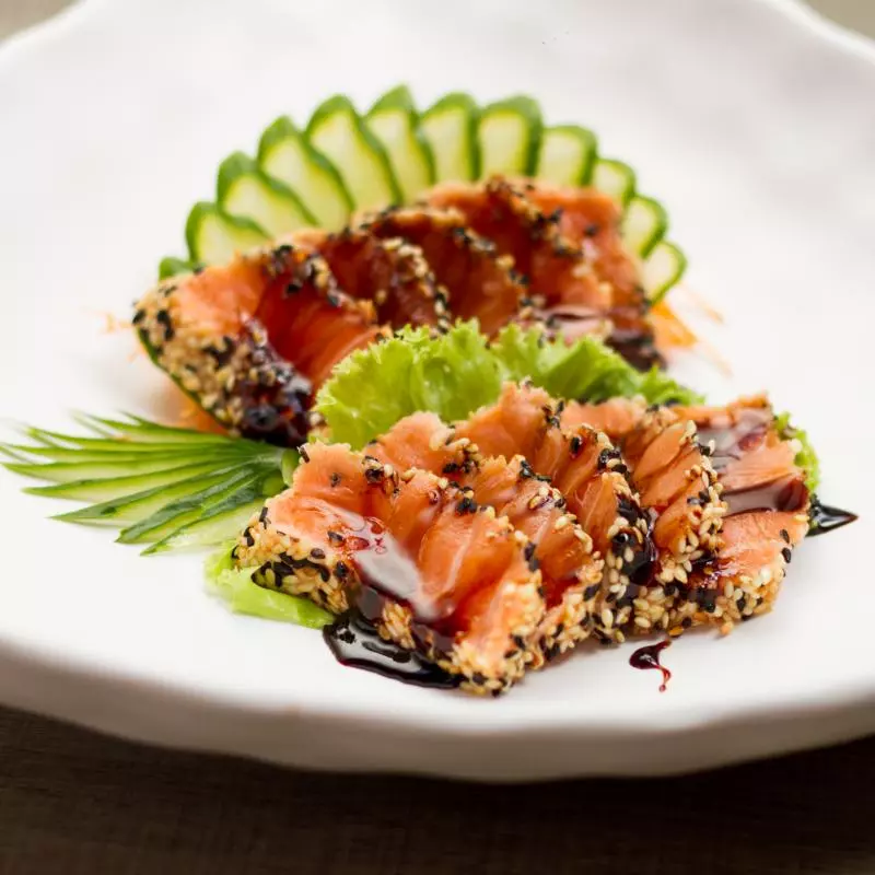 Sashimi goma (salmão ou atum)