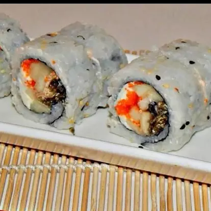 SALMON SKIN ROLL