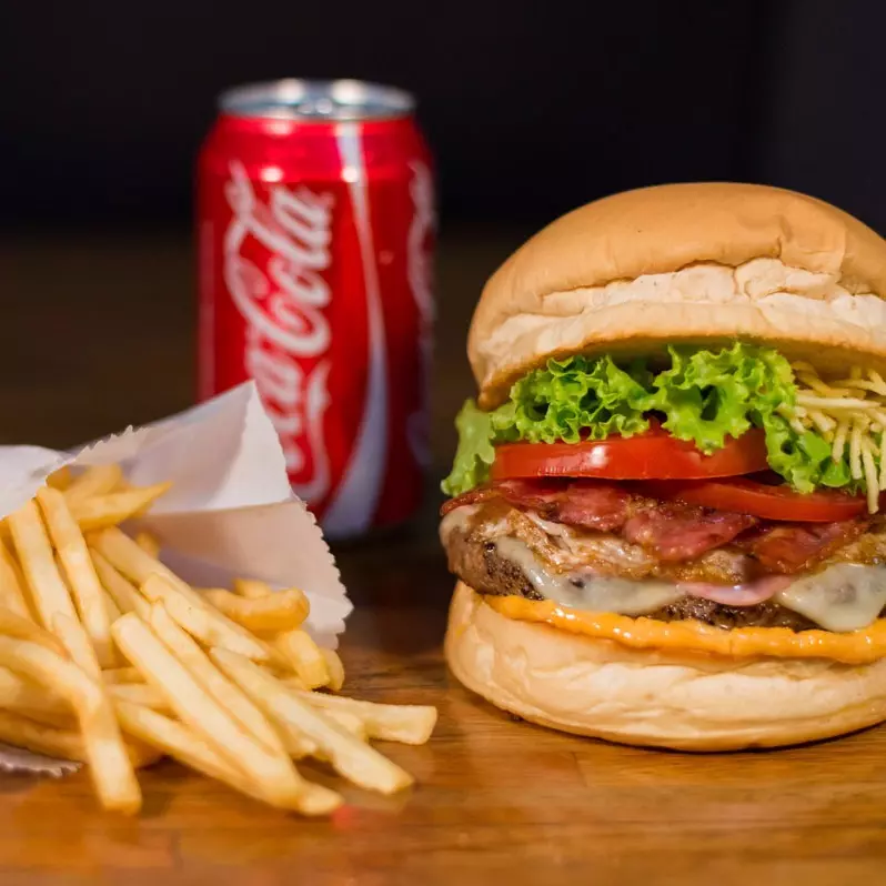 Combo X-salada +Batata +coca lata