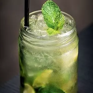 CAIPIRINHA DE LIMÃO