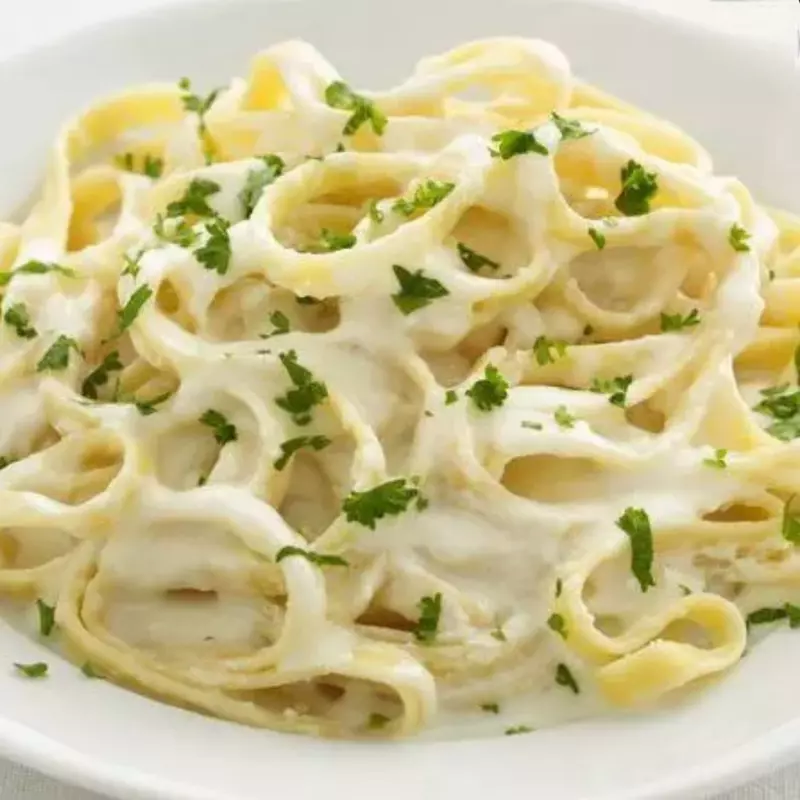 Pasta en salsa de queso