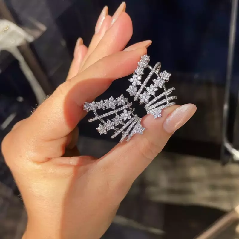 Brinco flores ródio